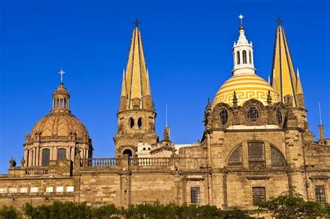 Catedral de Guadalajara! Khám phá Kiệt Tác Kiến Trúc Thánh Vịnh