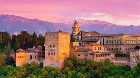 Alhambra: Kiệt tác Moorish và một mê cung lịch sử kỳ bí!