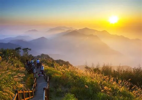 Aokshan Scenic Area! The Majestic Mountainscape and Mystical Cloud Sea Views of Anshun