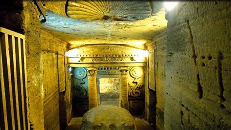 The Catacombs of Kom El Shoqafa: An Underground Labyrinth of Ancient Egyptian History and Artistic Wonders!